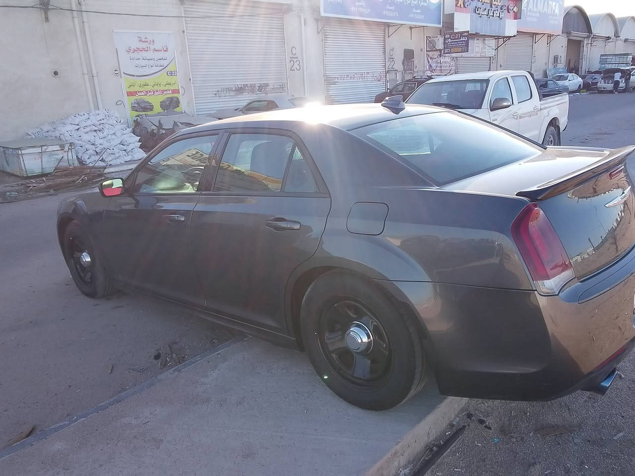 كرايسلر اوباما 2016 اصل
اللون رصاصي صدر الحمام  
وارد امريكي داخلة كلين تايتل 
مامشتغلة خط استعمال شخصي  
مكينة 5,700 هيمي 8 سلندر بدون دوانز 
سكليتر مفتوح للدوسة تو ويل اصل 
بالـعراق أنطخ باب العبري ونصبغ فقط
بيهه بالبنيد والقمارة رصعات حالوب خفيفة حيل
السيارة بلاد ناصية حتى بصور التقرير  
ماشية 80 mi تقريباً 
فول مواصفات بدون بنوراما 
فـئة S  اصل وفصل
تحكم ستيرن جهتين
شفتات بالستيرن
هيترات بالمري 
شاشة كبيرة  
الكشنات جلد اسود حظن S بلاد جديد
تحكم ستيرن 
تدفئة كشنات   
تشغيل عن بعد 
كامرة خلفية 
سيستم صوت الباين 
 ويل حجم 18 بوليسي + تخم تاير جديد  
منظومة زينون LED عالي ناصي أعلى مستوى 
كروز مثبت سرعة  
الـسيارة جاهزة 
مكينة وگير وأكسل كلة على وضع الشركة وشرط الفحص 
رقم بصرة الجديد بأسمي
هزه وفحص وسنويه كله جديد
ـــــــــــــــــ
السعر راح تشوفه بهاي النظافة بهذا الموديل 
195 ورقة بيها مجال حك الجيه 
البصره (حي المهندسين)
رقمي ***********
