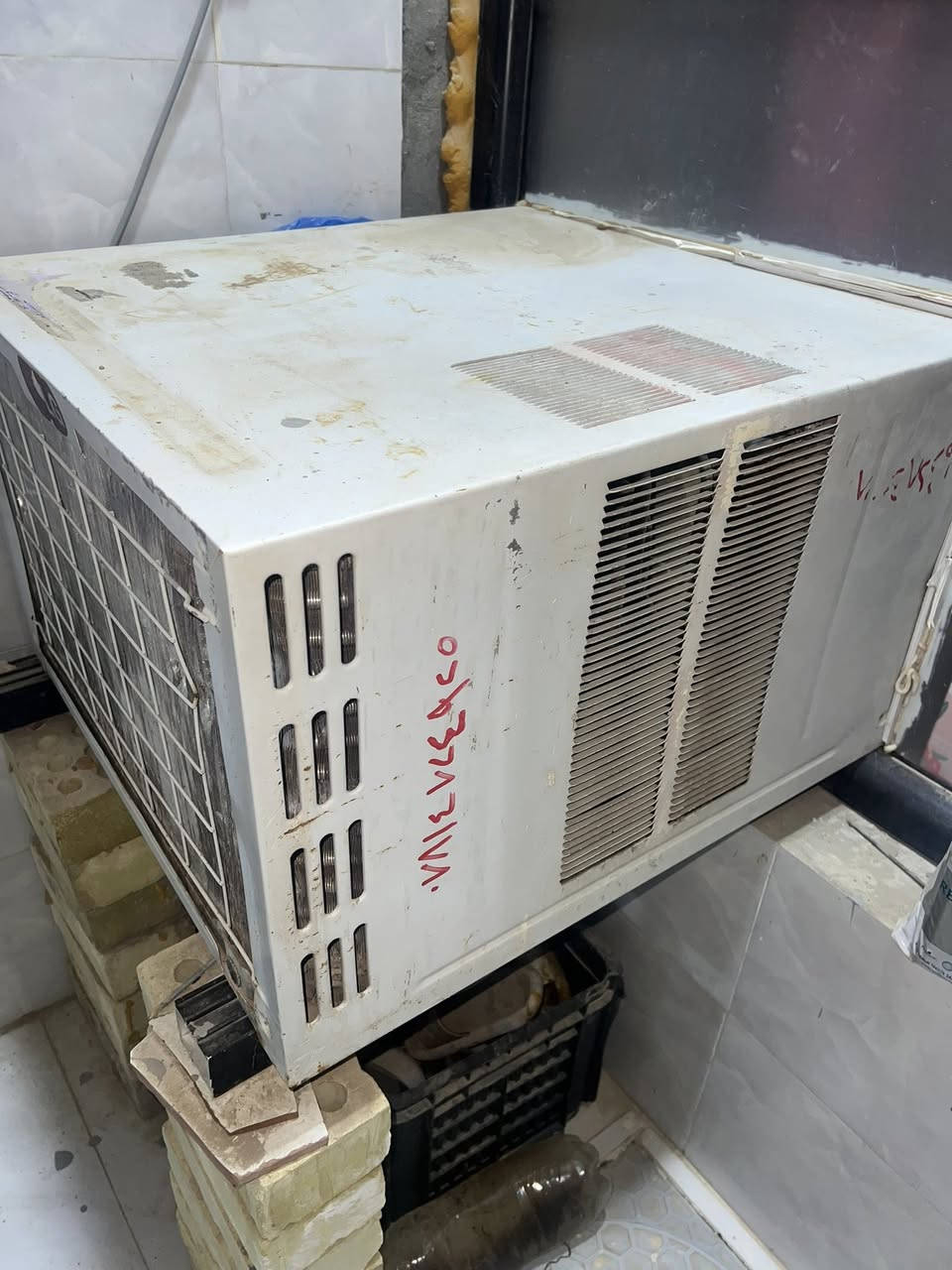 سلام عليكم من رخصة لأدمن مكيف للبيع LG تدفئة وتبريد بس  شغال متروك منشغله لاستفسار عل واتساب ‭٠٧٨٨ ٥٨٣ ٤١٣٦‬
