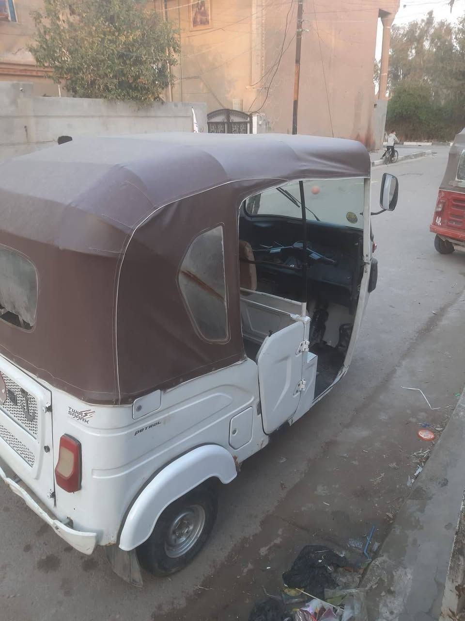 سلام عليكم تكتك مديل ٢١ بسنوية ٢٢ محرك تجفيت شركة بيهة ضربة بصيطة بصفحة ومعمرة جاهزة للخير كبل لشارع رقم بغداد وسنوية بسمنة شرط التحويل السعر 7500 وبيهة مجال قليل مكاني الحسينية الراشدية *********** اخوان مكلف بنشر اتصال او واتساب
