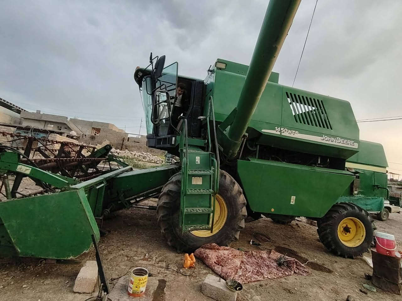 دراسه جوندير موديل ٢٠٠٦ خمسه بلم تبريدثلج هايدرو  بم ونوزل تك درام طبله17 فوت مديومه  ع  حبايه رقم وسنويه بسمي جاهز للحصاد رقم موبايل ***********
