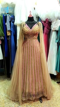 ملابس • مقاس ١٨ • توصيل موجود