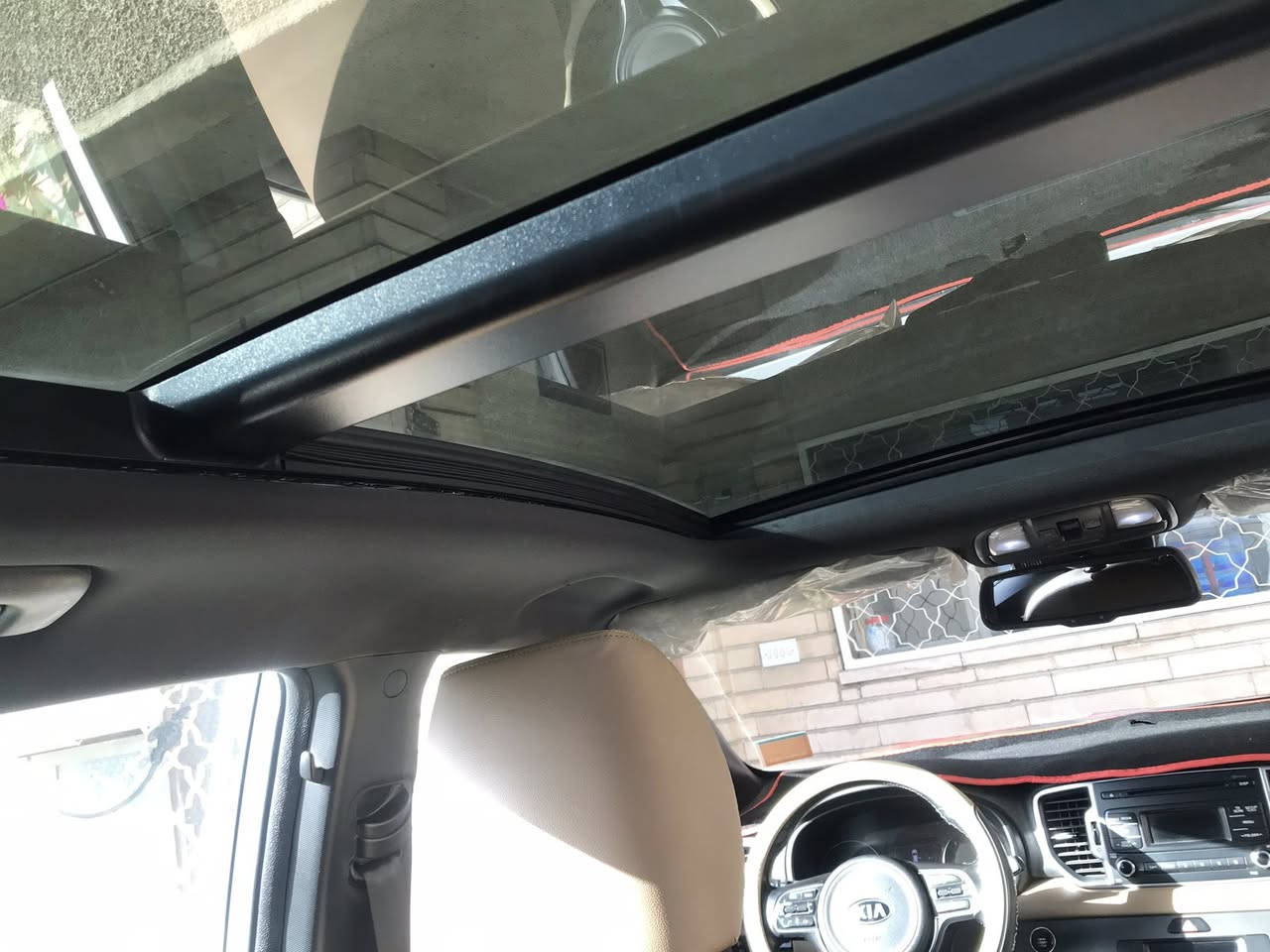 سلام عليكم  سبورتج موديل ٢٠١٨ خليجي مكفوله من الحادث والصبغ بسمي رقم بغداد المواصفات بنوراما لد ابيض نهاري بك لايت لد بخاخ ماء على الايت مري شفط اناره ترحيب لايت متحرك ماطورفول تحكم استيرن تبريد منفصل شاشه كشنات الاماميه كهرباءخمس انظمه قياده مانع انزلاق مانع انحدار ايكو نورمال سبورت داخل لون حمصي حساس امامي خلفي حساس اطار كامره محرك ٢٠٠٠ دوش مكفول كير مكفول سبير وعده جدد مامستعمله ماشيه 77576 الف السعر 194 هـ/***********
