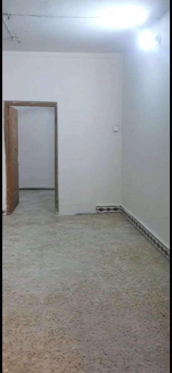 للايجــار بيت البصرة القديمه موقع ممتاز
غرفتين صاله مطبخ صحيات كراج حديقه
اجار500 📞 *********** 📞
