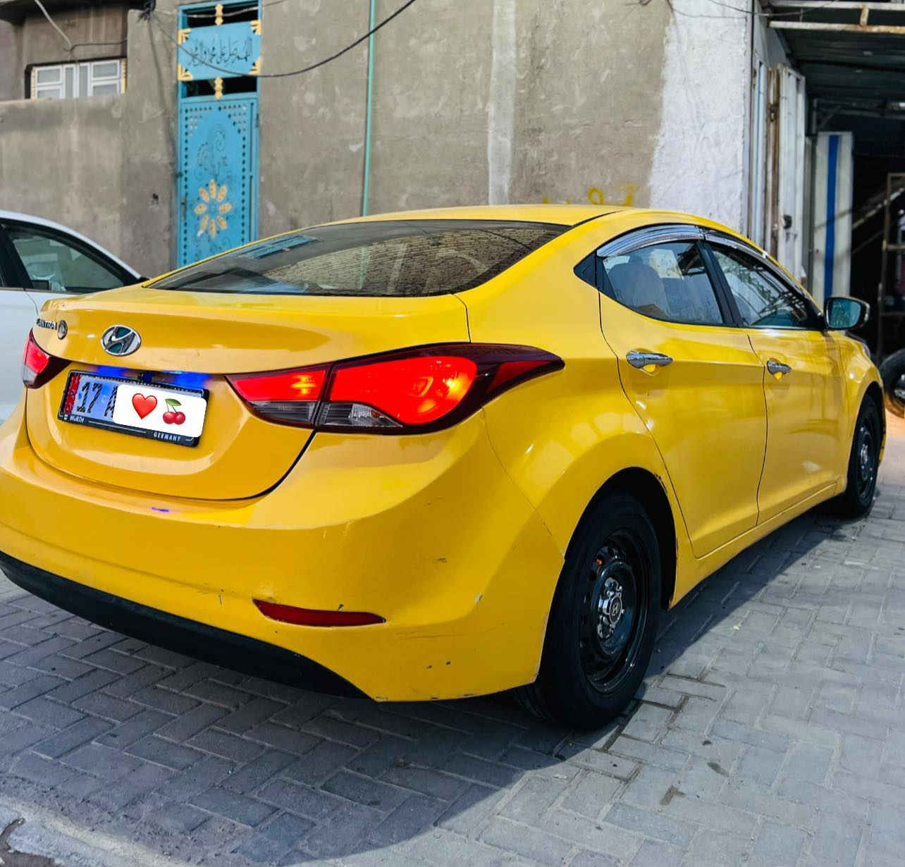 السلام عليكم النتره خليجي 2015 محرك 1600 جاهزه رقم مثنئ دولي تحويل مباشر  مصفره هيئه وغرمات تبريد ثلج كير مكينه خير من الله حداديه زينه شاشه تحكم تبريد قطعتين 
بيه جاملغ تبديل بدون دواخل والباقي كفاله السعر 100وبيه مجال بصيط ستفسار *********** 
واتساب ***********
