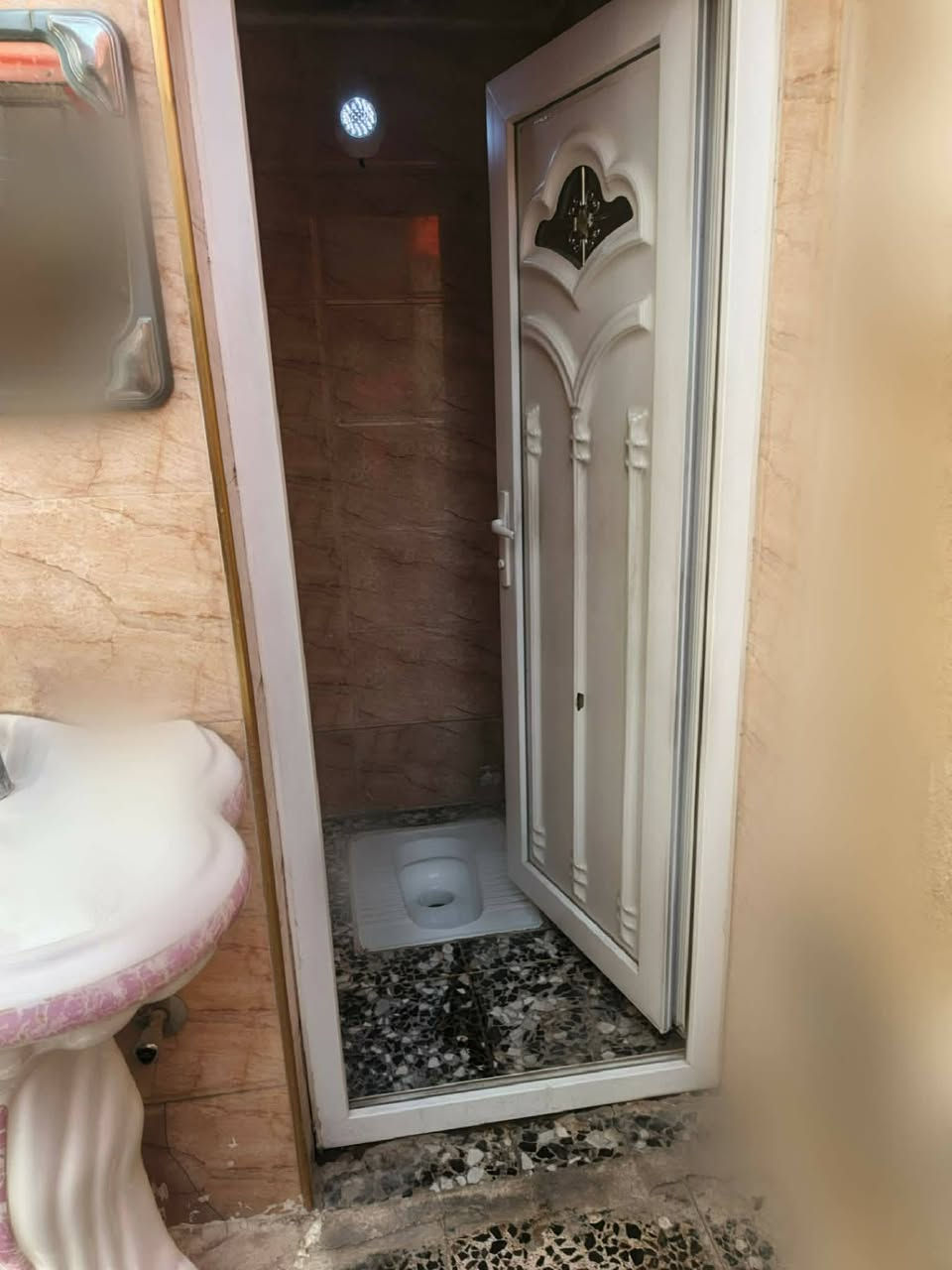 السلام عليكم ورحمة الله وبركاتة
دار للبيع مساحه الموقع الشعلة شارع سيد شناوة مقابيل افران الزهراء 
اول فرع ثاني بيت على ايدك اليسرى يم ركن
للاستفسار التواصل على الرقم 
***********
