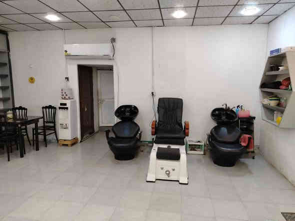 صالون للبيع كامل شغله خير من الله سبب البيع السفر والانتقال
