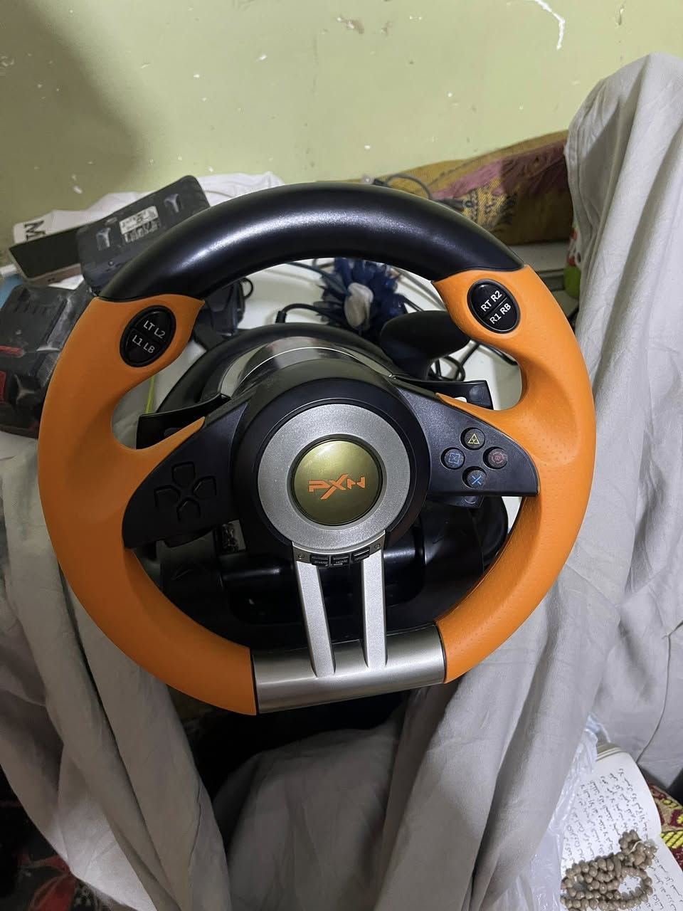 السلام عليكم بلي 4سلم اون لاين جهاز لوك ستيكر ممفتوح جهاز كلشي مابي وياه دركسون و٣اقراص وياه يوبي اس 850 مثل مموضح بل صوره سعر ٣٥٠وبي مجال رقم ***********
