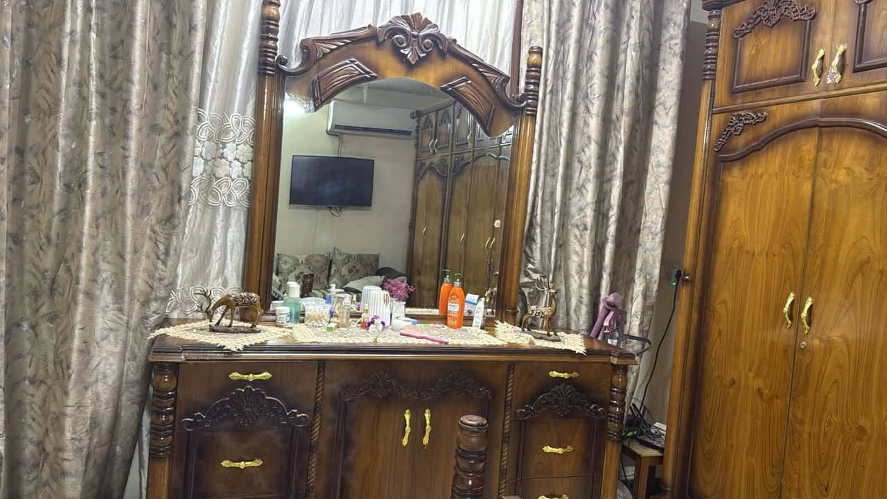 غرفة النوم نظيفه تفصال ٥ملاين ريدهة مليونين اوفن جديد سعره ١٠٠ قنفه وياهة بعد نفر ب١٠٠ المكان البلديات


**إذا كنت صاحب هذا الإعلان وتريد حذفه لأي سبب، رجاءا أرسل رسالة إلى الدعم الفني**