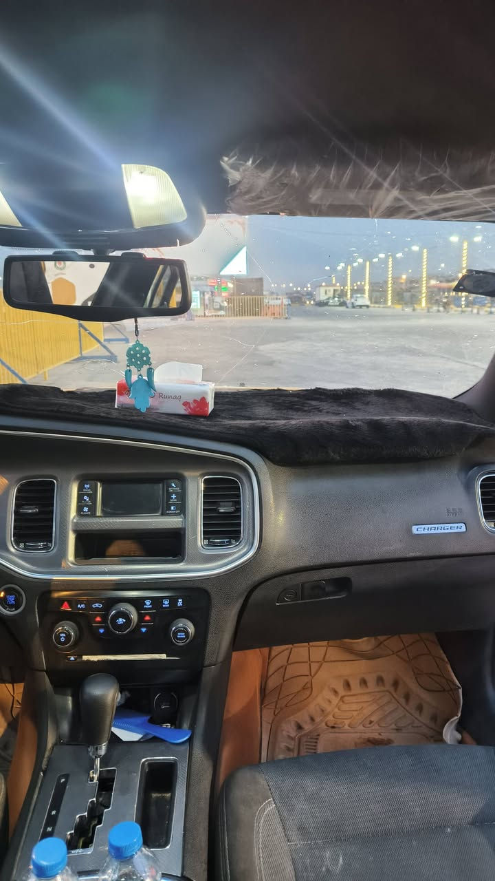 السلام عليكم
جارجر 2013كندي كفاله عامه  عده تقسيم الجاملغ سياره حداديه تبريد  كله جديد غرفتها مال 19 سياره باسمي ماتصرف عليه ربع ***********
