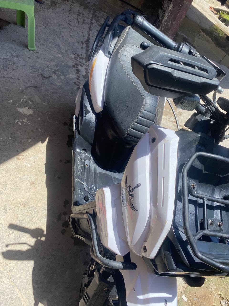 سلام عليكم اباتشي للبيع مال حسن وحسين
داجه سبعه باتري يعني 84 فولت 

ملف 2500

بطاريات نضيفه شرط الفحص 

مكاني بغداد الطارميه شارع تدبير 

سعر 900 وبيها مجال قليل .


**إذا كنت صاحب هذا الإعلان وتريد حذفه لأي سبب، رجاءا أرسل رسالة إلى الدعم الفني**