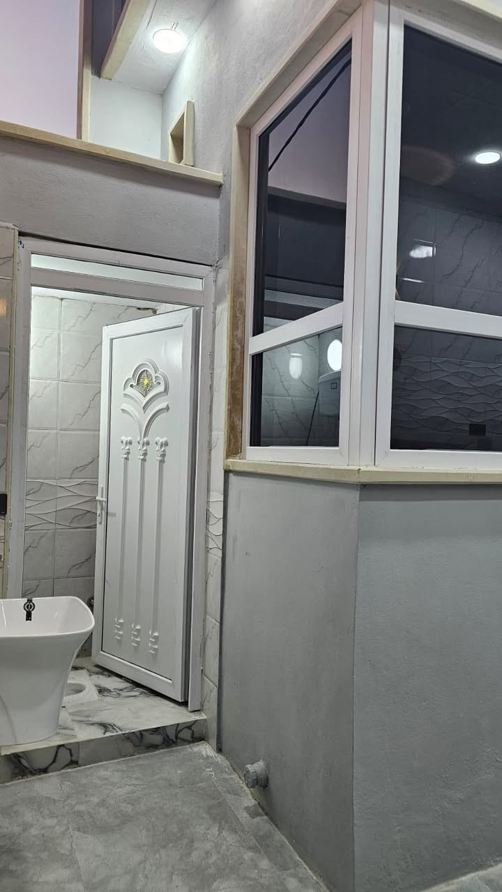 دار للبيع التربيه الاولى المساحه 100متر طابقين بناء فول زيرو حديث السعر 78مليون بي مجال 
***********
***********
