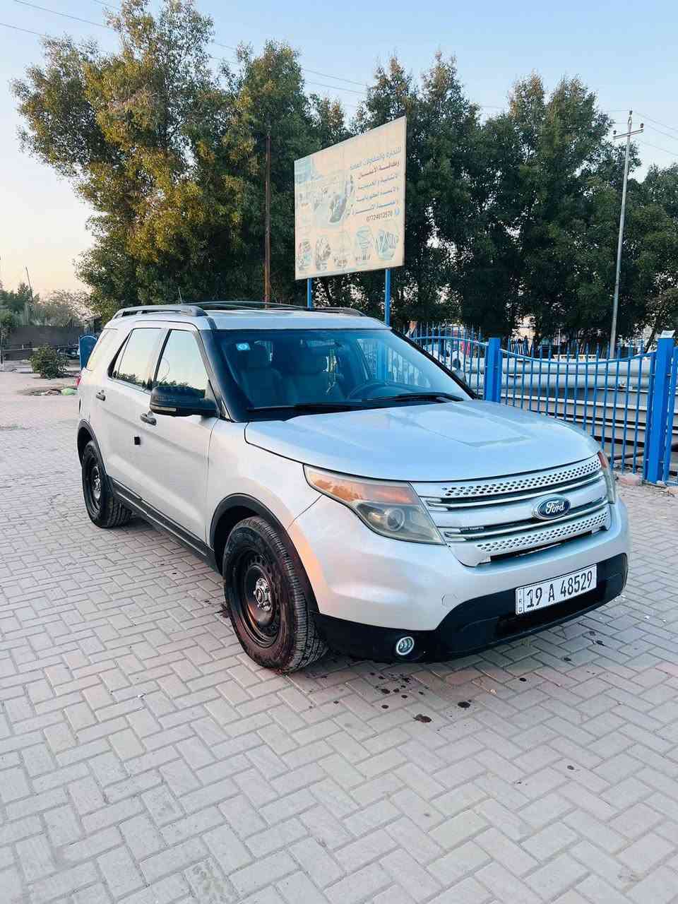 السلام عليكم #للبيع
فورد اكسبلور موديل 2013 رقم كربلاء الانگليزي سنويه وهزه جدد باسمي تحويل ثاني يوم السياره وارد أمريكي حادثه جاملغ وبنيد بدون دواخل
موصفات
3 قطع تبريد
7 راكب
كشنات كهرباء
لايت زنون عالي ناصي
تحكم استيرن جهتين
ماشيه 170 الف حقيقي 
محرك V6
مكينه كير حداديه تبريد تدفئه تخم تاير كهربائيات كله جاهز مابيه اي نقص السياره احلا من الصور السعــــر 117 وبيه مجال بسيط للشراي مكاني كربلاء للاستفسار
***********
***********
