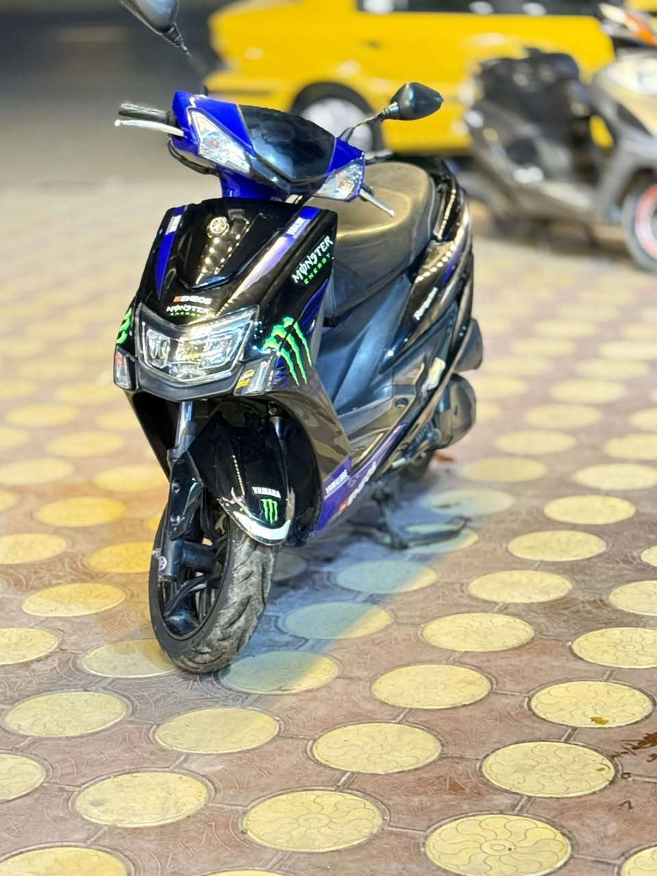 دراجة سكنز LED موديل 2020 منزلها ع ايدي زيرو ماشيه 17 الف دراجة مكفولة من كلشي مداخله تصليح ابد مجرد تايرات مبدلهن دراجة خير من الله ناعمة كلشي شغال بيها اشارات بگ لايت ليدات اماميه دراجه بيها فقط شخوط بسيطه 
السعر 16$ 
وبيها مجال كلش بسيط حگ الجيه 
للاستفسار ***********
