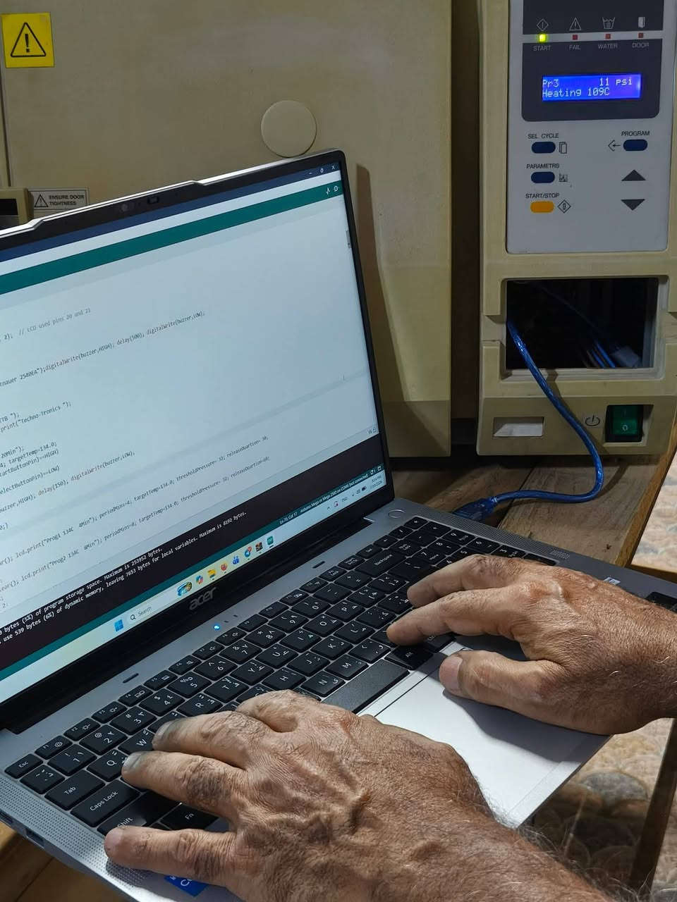 بفضل الله و توفيقه .. تم اصلاح جهاز أوتوكليف نوع Tuttnauer 2540 بعد تعذر اصلاحه من قبل الكوادر الهندسية في وزارة الصحة لعدم توفر برامجيات الجهاز وقطع الغيار الخاصة به. لكن كوادرنا استطاعت بفضل الله توفير البدائل واعداد البرامجيات اللازمة لتشغيله .. وهنا نحب ان نجدد استعدادنا لأصلاح جميع الأجهزة الألكترونية الطبية : التشخيصية ، العلاجية ،المختبرية و الخدمية . عنواننا محافظة القادسية / الديوانية / العروبة2/ الكورنيش/ مقابل المسبح الأيطالي .. موبايل (***********) مكتب التقنيات الهندسية .. بادارة الفيزياوي معن اللبان  .
