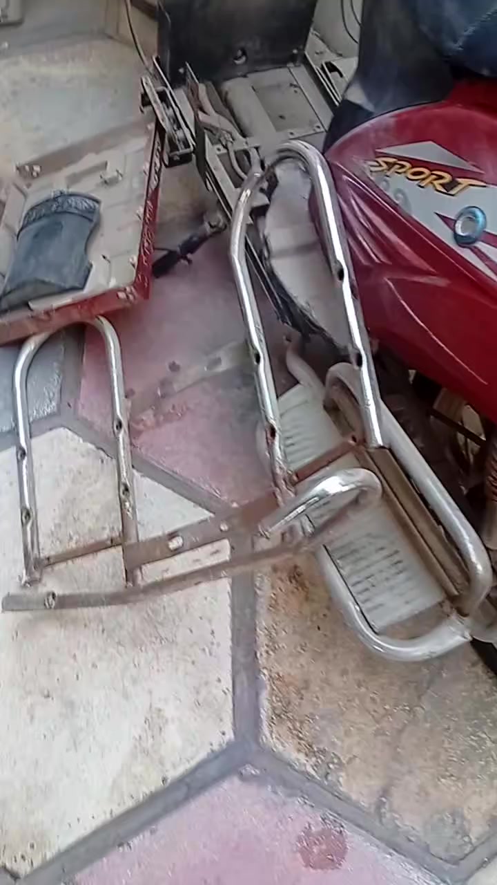 عنوان بغداد نفق الشرطه مقابل مشويات ابو طيبه 
دراجه شحن كوم حديد عاطله ماعرف شنون عطل مالته
سعر مالته (١٠٠)وبي مجال يريد خابرني خاص ماعندي 
اني مكلف بالنشر خابر صاحب دراجه 
***********
