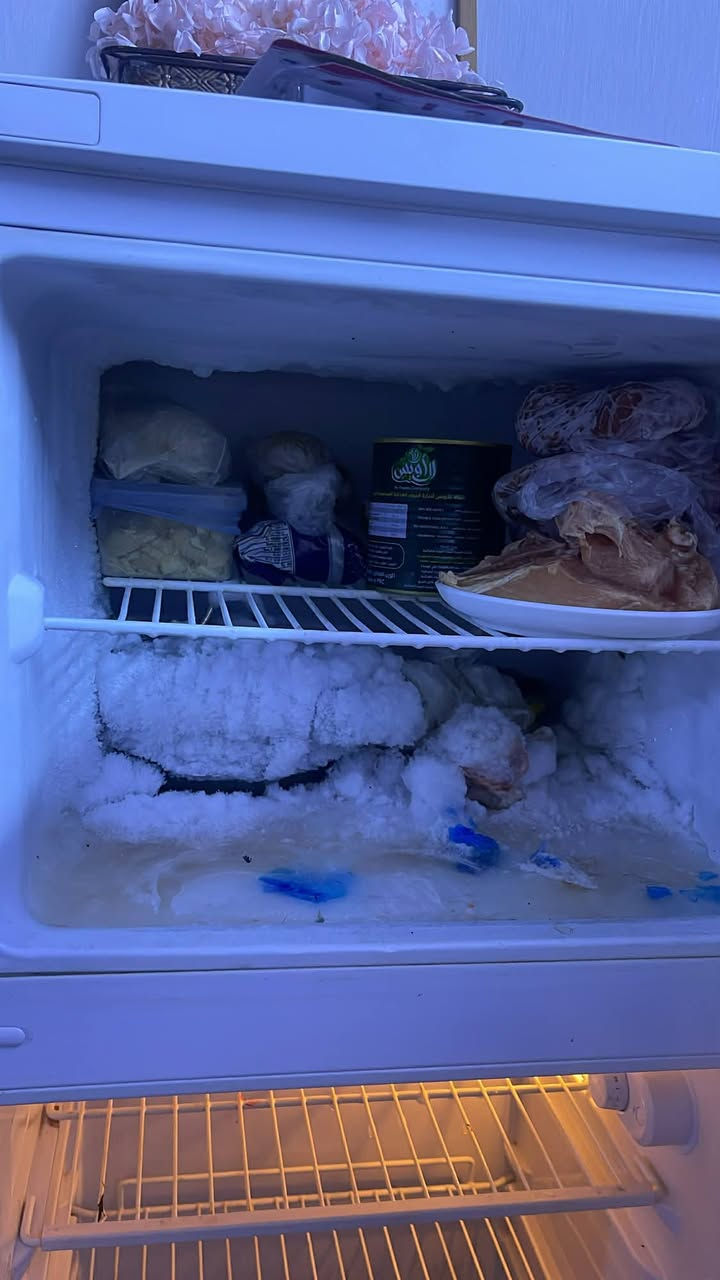 ثلاجة للبيع نظيفة جدا
وشرط ضمان
160 الف ***********
