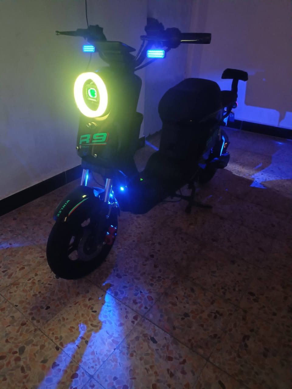 البيع جديده نقص بس باتريات سعر 250/***********
