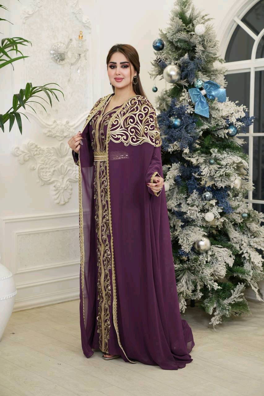 قفاطين مغربية♥️
 🪄الشغل تطريز حاسبة🧵🪡
🎗️مڪون من 3️⃣ قطع
←فستان داخلي شيفون مبطن بفيزون
←بشت خارجي شيفون 
←مع احزام

🎨🎨 الألوان :-الصورة
🎗️التلبيس :-  من وزن 60 الى وزن110
السعر 55 الف 