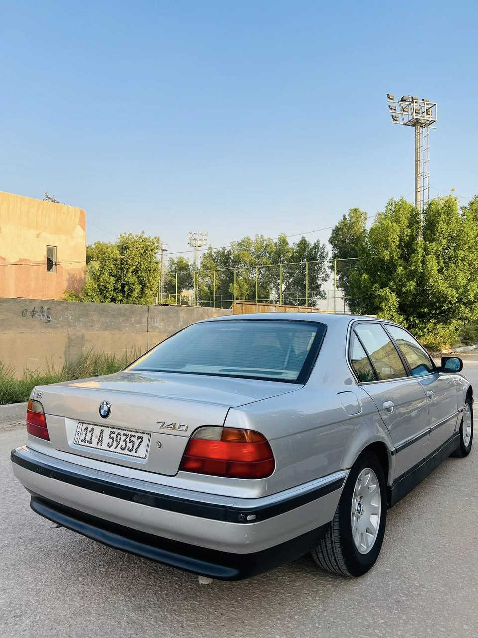 السلام عليكم BMW E38 خفاش للبيع او المراوس موديل 1995 محدثه 2000 بالكامل حجم 740 اصل مكينه وكير وتفرعات كلها السياره 40 
مكينه وكير كلش نضيفات تبريد شغال وثلج حداديه امامي خلفي كله جديد كهربائيات كلها شغاله سلايت جام شغال كشنات كهرباء وتدفئه ستيرن كهرباء دبل جام وكلهن شغالات ادامه كامله لمنضومة البانزين سنتر لك شغل تصعيد وتنزيل الجام من السويج السياره كلش حلوه وبدون نواقص ترايك وين متريد شرط 
رقم بغداد بأسمي هزه ورقم دولي جديد سنويه الى 2031 
بيها ضرر بالجاملغ الامامي الايسر 
السعر 65 وبيها مجال تعال شوف السياره وخادم مكاني كربلاء طويريج رقمي *********** 
***********.

