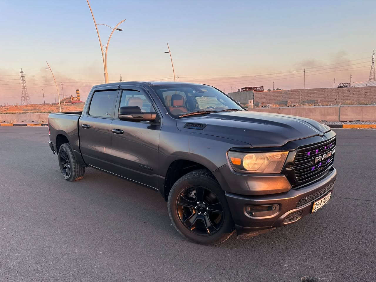 🚘 RAM 1500 LONE STAR 2023 | لون ستار بلاك ✨
الممشى: 38 ألف ميل فقط
المحرك: HEMI eTorque 5.7L
الدفع: رباعي 4x4
البدي: قصير باب طويل (المرغوب)
عليها صوت كزوز طرب مخيف من امريكا
🎩 المواصفات المميزة:
• لون خارجي Star Black الفخم
• داخلية جلد جوزي على عسلي راقية
• تشغيل عن بعد 🔑
• تدفئة مقاعد + تدفئة دركسون
• تعديل كهربائي لدواسات البنزين والبريك
• نظام توقف ذاتي + إطفاء المحرك لتقليل صرف الوقود
• نظام صوت الباين فاخر 22 سماعة + دمّام محيطي 🔊
• كشافات جانبية مع إضاءة ترحيب بالمرايا
• الجامّة الخلفية كهربائية
• شاشة متوسطة الحجم+ حساسات أمامية وخلفية + كاميرا
• تبريد قطعتين
• الصدر (جديد بالكامل) جاهز بالكامل
• بلكات المحرك مبدلة حديثًا وكالة Bush✅
وبعد بيها هواي مواصفات
⚠️ ملاحظة: السيارة حادث جاملغ أيمن وبنيد  فقط بارد، مصلح بشكل نظيف جداً. بدون شواصي
رقم صلاح الدين مميز
📍مكان السياره : سامراء
السعر /335 ورقه
☎️***********
💎 السيارة ناعمة جداً، نظيفة من الداخل والخارج، وجاهزة للنقل فوراً.
