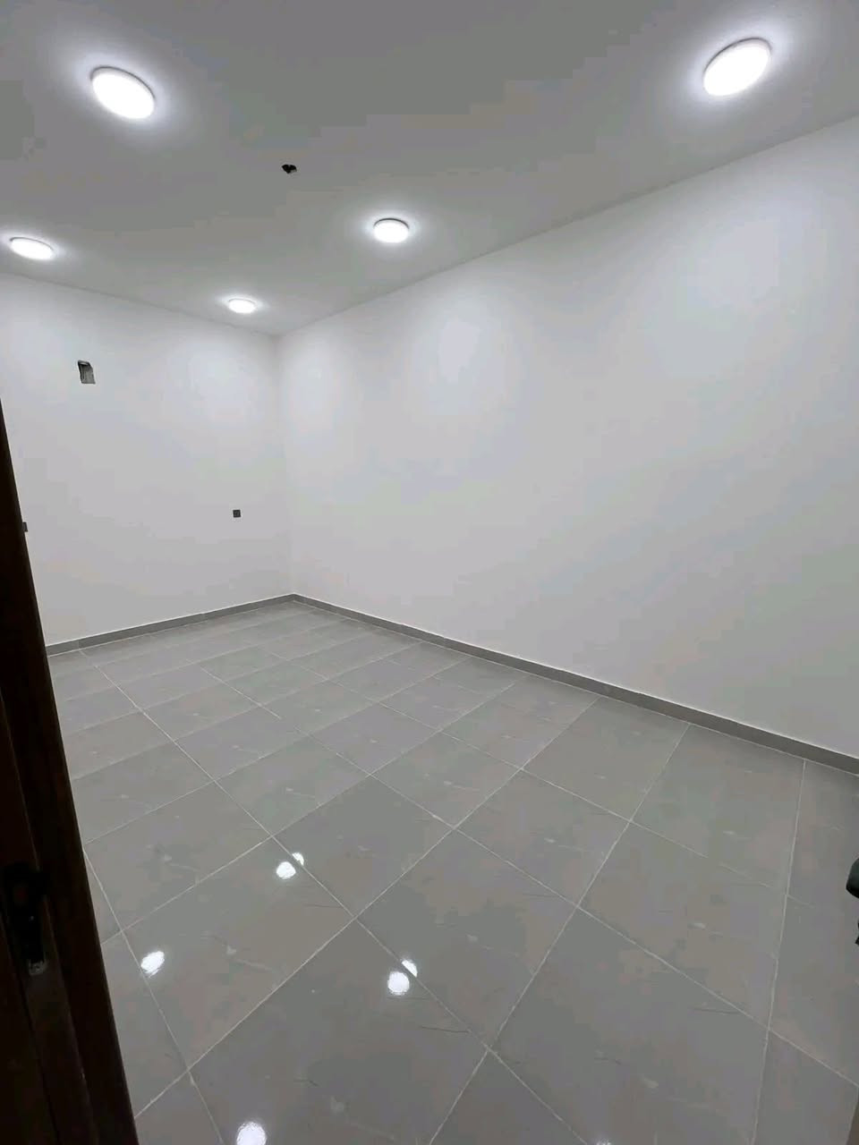 بيت للبيع
📐 المساحة: ١٠٠ متر
🏠 طابق واحد
يتكون من:
استقبال
مطبخ
صالة
غرفة نوم
صحيات عدد ٢ 
📍 العنوان: بغداد – الدورة – البوعيثة – مجمع السلطان الثالث
💰 السعر: ١٠٥ مليون 
📞 للاستفسار: ***********
💬 يوجد واتساب

