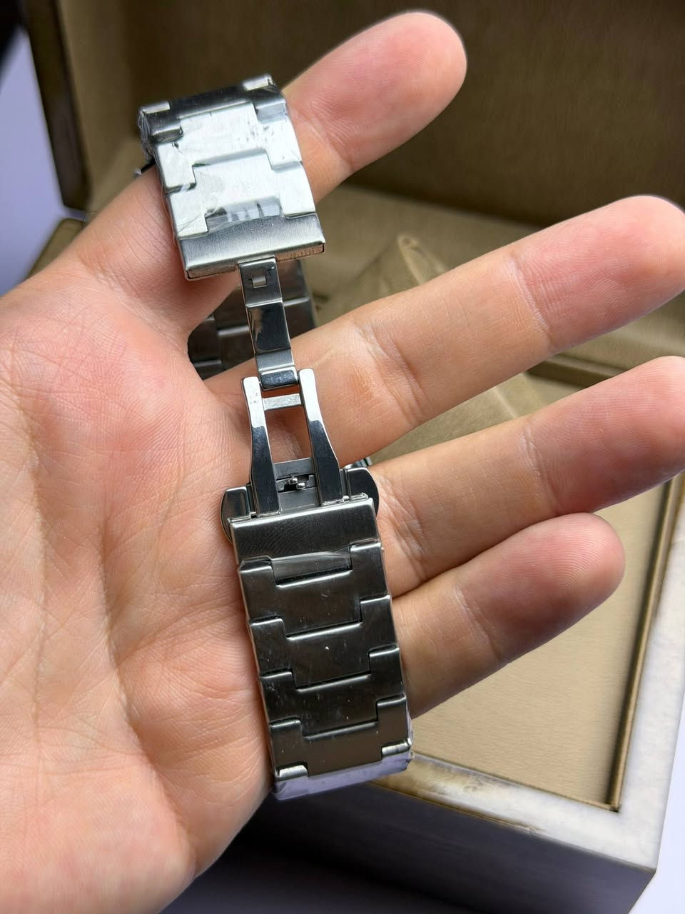 MAIMASHI
اصلي ماكنة اوتماتيك 
سكلتون كشف من الجانبين 
اميال لامينوس 
مينا مميزة 
قفل فراشة 
ستانلس ستيل 
مقاومة للماء 

35 الف على اول تم


**إذا كنت صاحب هذا الإعلان وتريد حذفه لأي سبب، رجاءا أرسل رسالة إلى الدعم الفني**