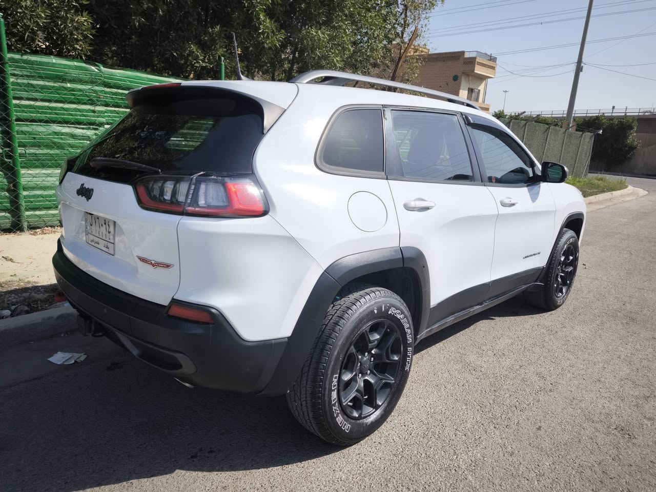 للبيع جيب شيروكي 19 وارد امريكي ، فئة تريل هوك عاليه المواصفات المخصصه للجبال ، محرك 6 سلندر 3200 السريع المرغوب ،،  فول مواصفات ، اللون ابيض ، ماشية 40 الف ميل ، بانوراما ، المقاعد جلد ، خزن ميموري كشنات ، تدفئه تبريد مقاعد ، تدفئه ستيرن ، حادث جاملغ وبنيد ، ايرباك ستيرن و دشبول ، المحرك و التبريد ممتازات ، 
السعر 140 ورقه مع مجال بسيط ...
***********         بغداد مكانها
