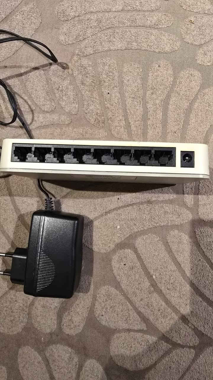للبيع هاب سويج ( موزع انترنيت ) نوع NETGEAR FS208

الجهاز نظيف جدا يستخدم لتوزيع الإنترنت من راوتر واحد إلى ثمانيه أجهزة عن طريق كيبل LAN

يتحمل سرعة من ( 10/100 Mbps (Fast Ethernet يعني تخريج من 10 ميكا الى 100 ميكا بالثانية

نوعه Unmanaged – Plug & Play يعني يشتغل مباشرة بدون إعدادات

(( السعر ٣٥ الف دينار ))

 

مكاني سريع حي العامل

هاتف  ***********

موجود توصيل لكافة المحافظات
