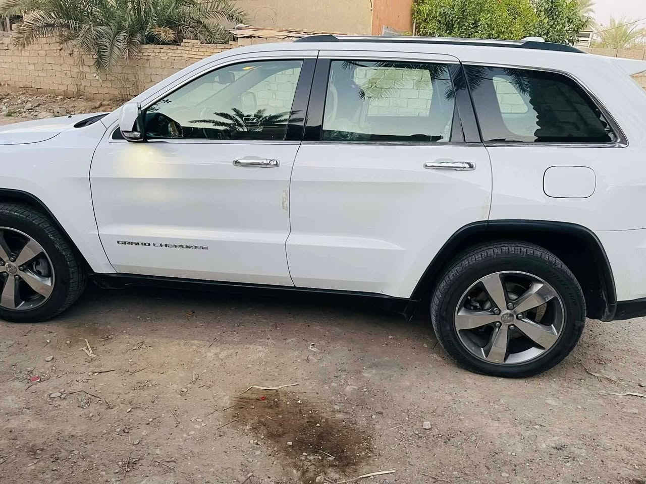 السلام عليكم جيب لاريدو للبيع موديل٢٠١٦ خليجي بدون ضربة ***********
