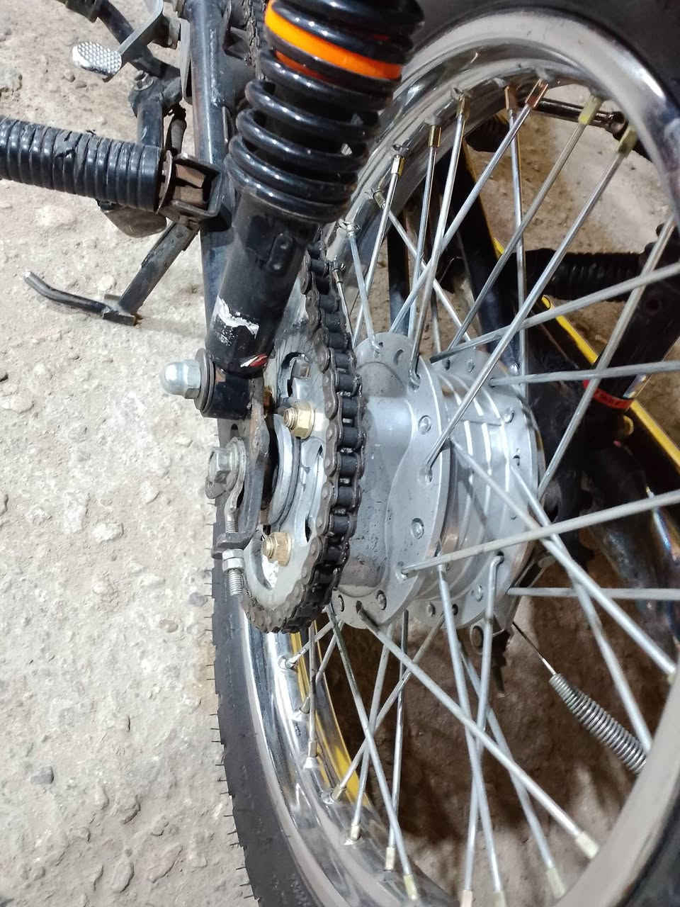 للبيع بدون بدون تعمير 26بس المكينه 20 وبدل بوشه وبستم السعر 325


**إذا كنت صاحب هذا الإعلان وتريد حذفه لأي سبب، رجاءا أرسل رسالة إلى الدعم الفني**