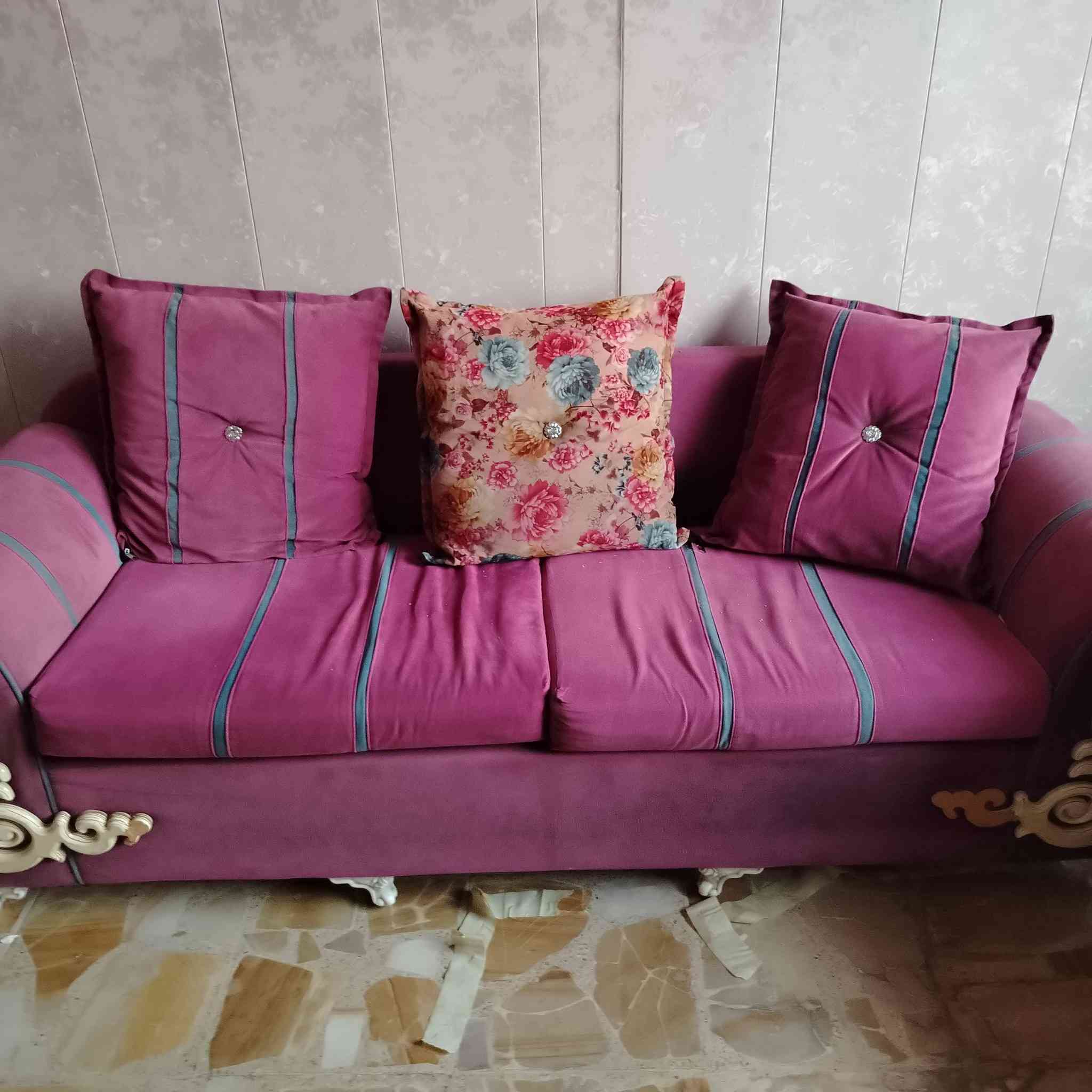 سلام عليكم عندي ذني القنفات رايدهن ب 230 الف وبيهة مجال هنة كلشي ما بيهن وكاملات هنة والكوشات

للتواصل ***********
