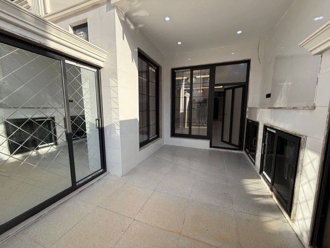 بيتين طابقين للبيع في اربيل 
منطقة 94باداوة سنتر اربيل 
طابو ملك صرف كل بيت 100م الواجهة 5م 
نزال 20م تفاصيل اكثر كل بيت 3غرف نوم واستقبال وصالة ومطبخ حار وبارد وصحيات 3وكراج شارع عريض موقع خدمي ممتاز السعر كلش مناسب فقط 8دفاتر و20ورقة وقابل للتفاوض للحجز والاستفسار 
***********
***********
***********
أبو عبدالله 
عمر الجنابي
