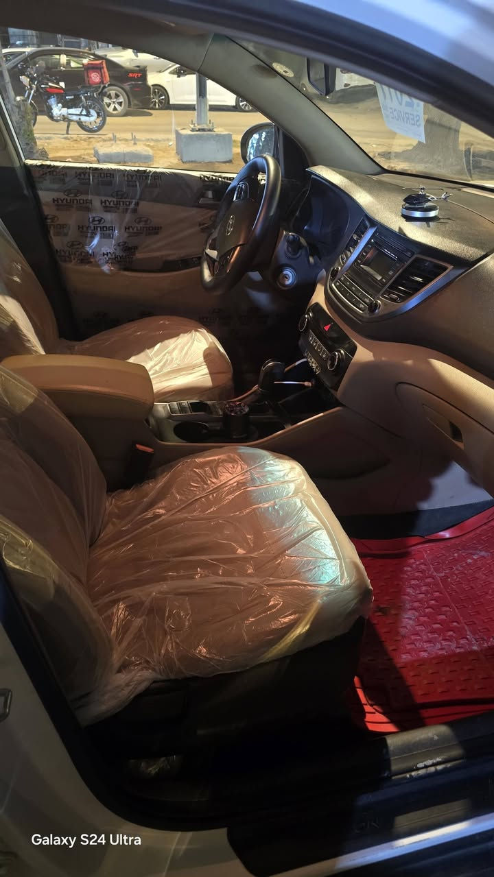 السلام عليكم توسان موديل 2017 خليجي   مكفول كفاله عامه كير ومكينه وحداديه جديده رقم اربيل تريد  وكاله تريد مدور  حساسات مري شفط مكان السياره حله السعر 182 وبيه مجال قليل ***********.  ***********
