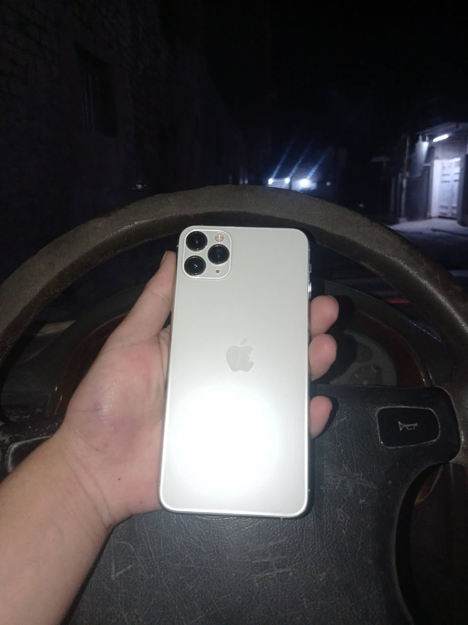 سلام عليكم ١١ برو ماكس ٢٥٦ ذاكرة بطارية ٨٦ فيس ايدي شغال مبدل ضهر بس بدون فتح جهاز يخبل وكلة مكفول سعر ٣٣٥ بي مجال شوية شراي يجي واتساب*********** َمكان سامراء.
