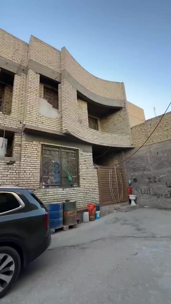 🏡 للبيع بيت 75 متر طابقين

📍 الموقع: حي القلعه – مقابل مستشفى الكفيل
🚗 يبعد عن الإمام الحسين (ع) مسافة 2 كم فقط ≈ 5 دقائق بالسيارة

🏗️ البناء: طابقين
🛋️ الأثاث: 
📜 السند: طابو زراعي – سند 25 + إقرار محكمة

🛠️ الخدمات:
✅ ماء
✅ كهرباء
✅ مجاري
✅ شوارع مُبلطة

💰 السعر: 175 مليون مع مجال 🌹

📞 للاستفسار والتفاصيل أكثر يرجى التواصل على الخاصاو ***********
فرصة ذهبية – موقع مميز وجاهز للسكن فوراً 🔑

⸻
