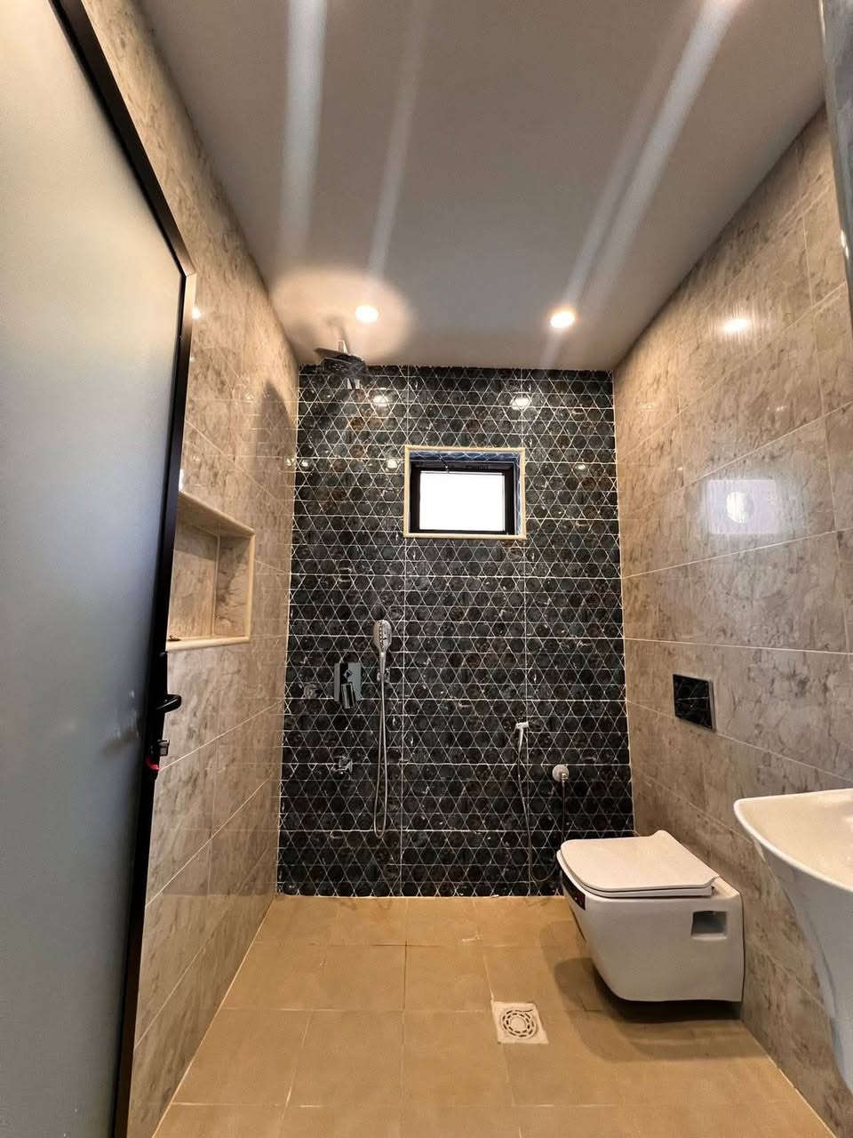 #حمورابي_لوساطة_العقار
دار 100 م للبيع المخابرات مربع ال٣٠٠

 زيرو واجهة 5 م 

يحتوي على 4 غرف 

 وصحيات عدد 2

بناء حديث درجة اولى واجهة مرمر 

حي الجهاد المخابرات مربع 300

للاستفسار اتصال أو واتساب 

*********** مكتب حمورابي لوساطة العقار.
