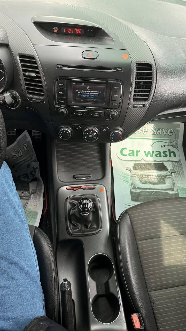 كيا فورتي هاتشباك السياره كلين
كير عادي ٦ نمر طياره ✈️

محرك 1.6T عليه شوته رياضي وعطاس 

وضعيات قيادة بالسترين comfort- sport - Normal 

دفيوزر خلفي كاربون فايبر + الدواخل كاربون فايبر 

عليها كلج رياضي 

عليها عدسات LED 

منظومة مي جديده بالكامل 

مسويلها ادامه كامله للمحرك 

السعر ١٠٧ وبيها مجال للشراء 

***********

***********
