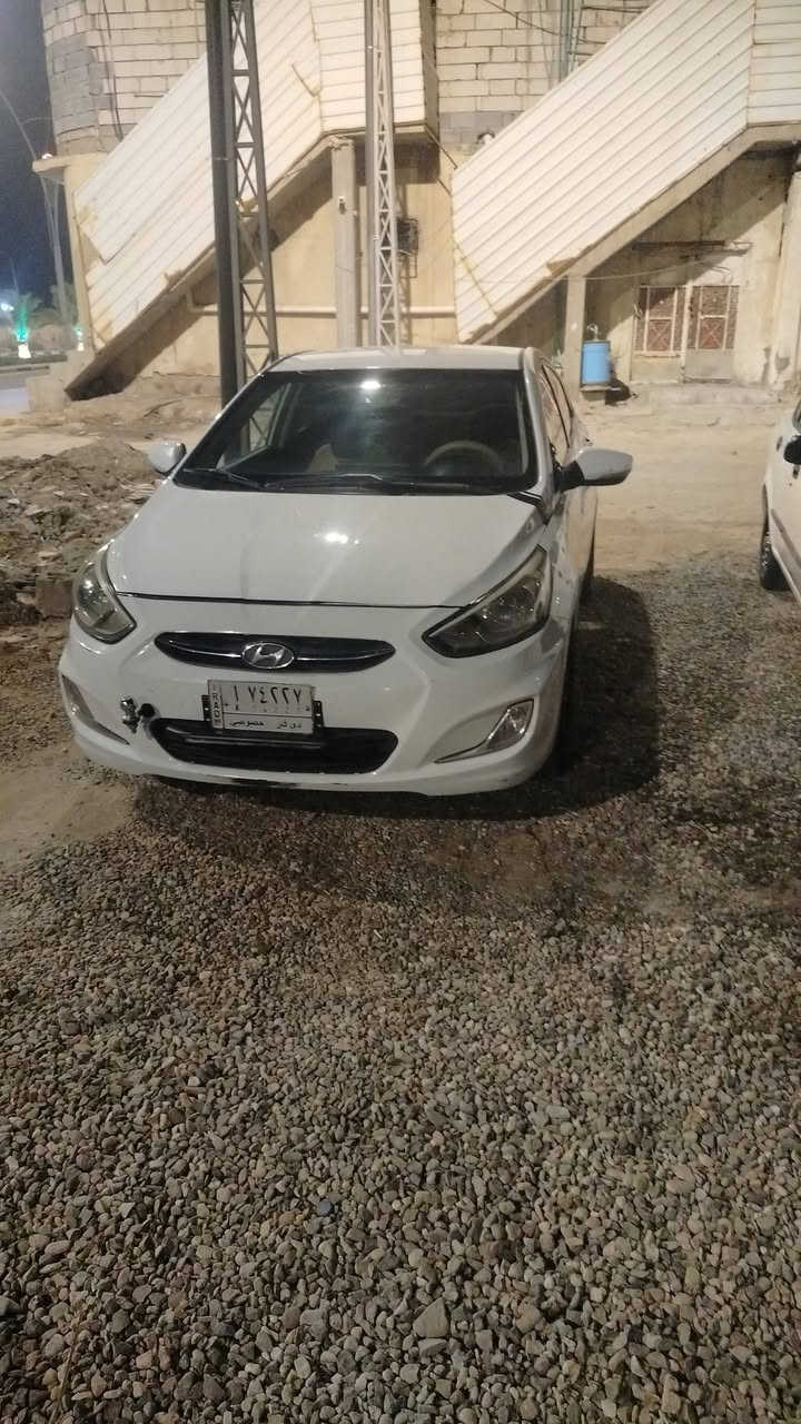 السلام عليكم اكسنت خليجي مديل 16مكينه 1400تخم تاير حداديه لايت زنون بلوجكتر زنون مكينه صارلهه سنه من شادهه غرفه دوشمه كامله جديده ارضيه وكشنات تبريد ويه السويج سياره يرادلهه ترتيب شوي معوقين وبيهه كتاب رفع الحجز باقي بس تحويل السعر 75وبيهه مجال ***********موقعيه قرب سيد عدنان
