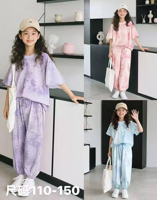 # افتتاح الموسم الصيفي 
# جديد أزياء الغدير ✅
تراك كوري بناتي  ❤
قياس 5   الى 8  سنه 🔥🔥
العنوان:
ذي قار/ قضاء النصر
شارع مول اوما 
مجاور صيدلية أزهر رزاق
للحجز واتساب ***********
#فولو #اكسبلور #ازياء #ملابس_اطفال #لايك #ترند
