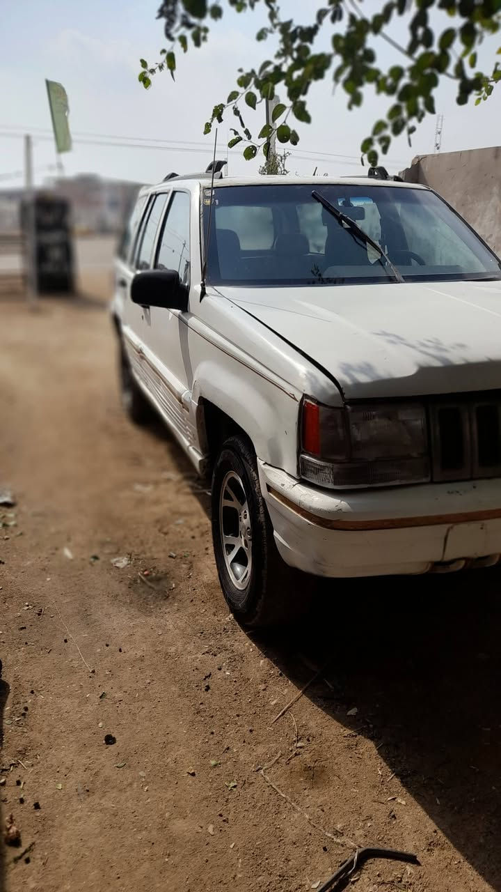 سلام عليكم سياره جيب شيروكي ٩٣ الماني سنويه لل ٢٧ مكينه ٣٠٠٠ديلكو مكينه كيرحداديه كهربائيات خير من الله سعر ٣٣ بيه مجال شاشة كامره خلفيه طخم تاير سياره مكفوله من ضربه  ولعيب شرعي  عنوان ناصريه مركز  ***********
