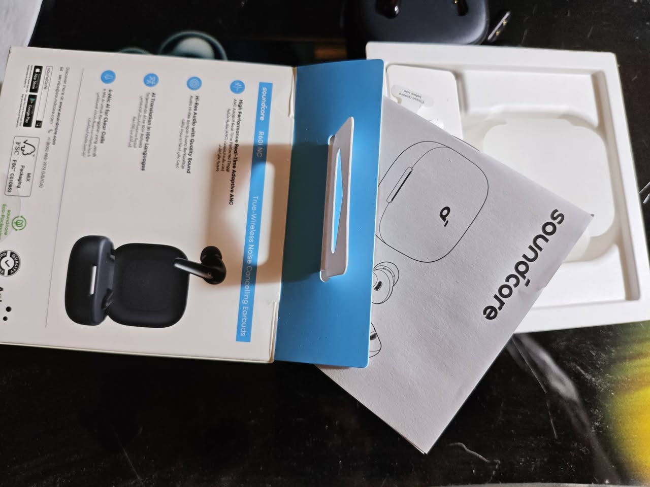 أنكر ساوند كور R60i NC
للبيع 35 قبل اسبوعين اشتريتها

Anker Soundcore R60i NC

مكاني بغداد بلديات 

المواصفات 

إلغاء الضوضاء التكيفي توفر تقنية إلغاء ضوضاء ذكية تقلل الضجيج المحيط

توفر سماعات الأذن اللاسلكية Anker Soundcore R60i NC صوت جهير قوي بفضل مكبرات الصوت المطلية بالتيتانيوم مقاس 11 مم، وتقنية LDAC للصوت عالي الدقة، وخاصية إلغاء الضوضاء النشطة التكيفية حتى 52 ديسيبل. يضمن نظام الميكروفونات الستة المزود بتقنية الذكاء الاصطناعي تقليل الضوضاء لإجراء مكالمات واضحة. استمتع بما يصل إلى 10 ساعات لكل سماعة (50 ساعة مع علبة الشحن) بدون خاصية إلغاء الضوضاء النشطة، أو حوالي 8 ساعات لكل سماعة (40 ساعة مع علبة الشحن) مع تفعيلها. يوفر الشحن السريع 3.5 ساعات من الاستماع خلال 10 دقائق فقط. تتوفر الترجمة الفورية عبر تطبيق Soundcore، ومقاومة للغبار والماء بمعيار IP55، وتقنية Bluetooth 5.3 مع وضع ألعاب منخفض التأخير (50 مللي ثانية)، وإمكانية تخصيص معادل الصوت عبر التطبيق. مثالية للتمارين الرياضية والتنقلات اليومية.


**إذا كنت صاحب هذا الإعلان وتريد حذفه لأي سبب، رجاءا أرسل رسالة إلى الدعم الفني**