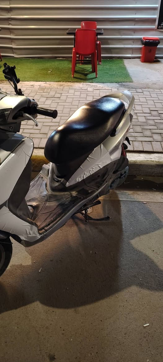 سكنس نثيه
دراجه صار شهرين من نازله من الرمبه نضيفه
كفرات مختمه من كوريا
محرك ممفتوح جيب مصلح وياك و افحص
ويل امامي بلادي والخلفي كذالك
دبلات بلادي
لايت زنون بك لايت شغال
بريك امامي خلفي
دراجه سلف وهندر شغال
كابريتر /750 وبيها مجال قليل حك الجيه لأن مابيها أي نقص ولا برغي ***********وشكرا
