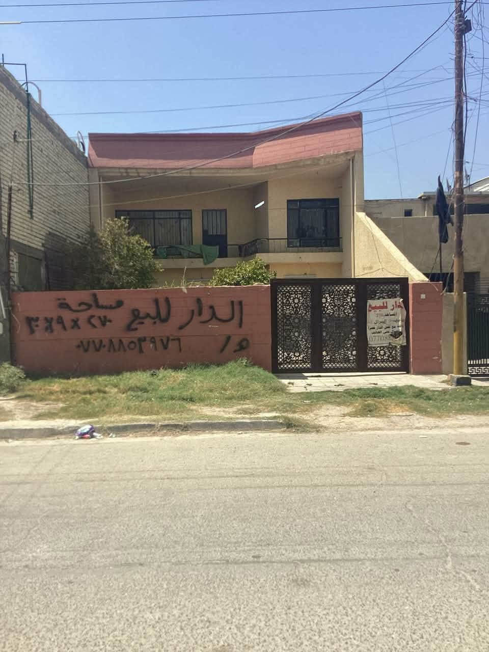 🏡 دار للبيع – فرصة مميزة في حي البنوك
للبيع دار بموقع مميز في حي البنوك، بمساحة 270 متر²، مناسبة للسكن العائلي وتتميز بتصميم عملي ومساحات واسعة.

مواصفات الدار:
✨ المساحة: 270 متر مربع
✨ طابقان
✨ 4 غرف نوم
✨ غرفة ضيوف مستقلة
✨ غرفة طعام
✨ 3 خدمات (حمامات)

دار واسعة ومناسبة للعائلات الباحثة عن الراحة والخصوصية، وفي منطقة هادئة وقريبة من جميع الخدمات.

📞 للاستفسار ومعرفة السعر وبقية التفاصيل، يرجى التواصل على الخاص أو الاتصال. على رقم الهاتف ***********
