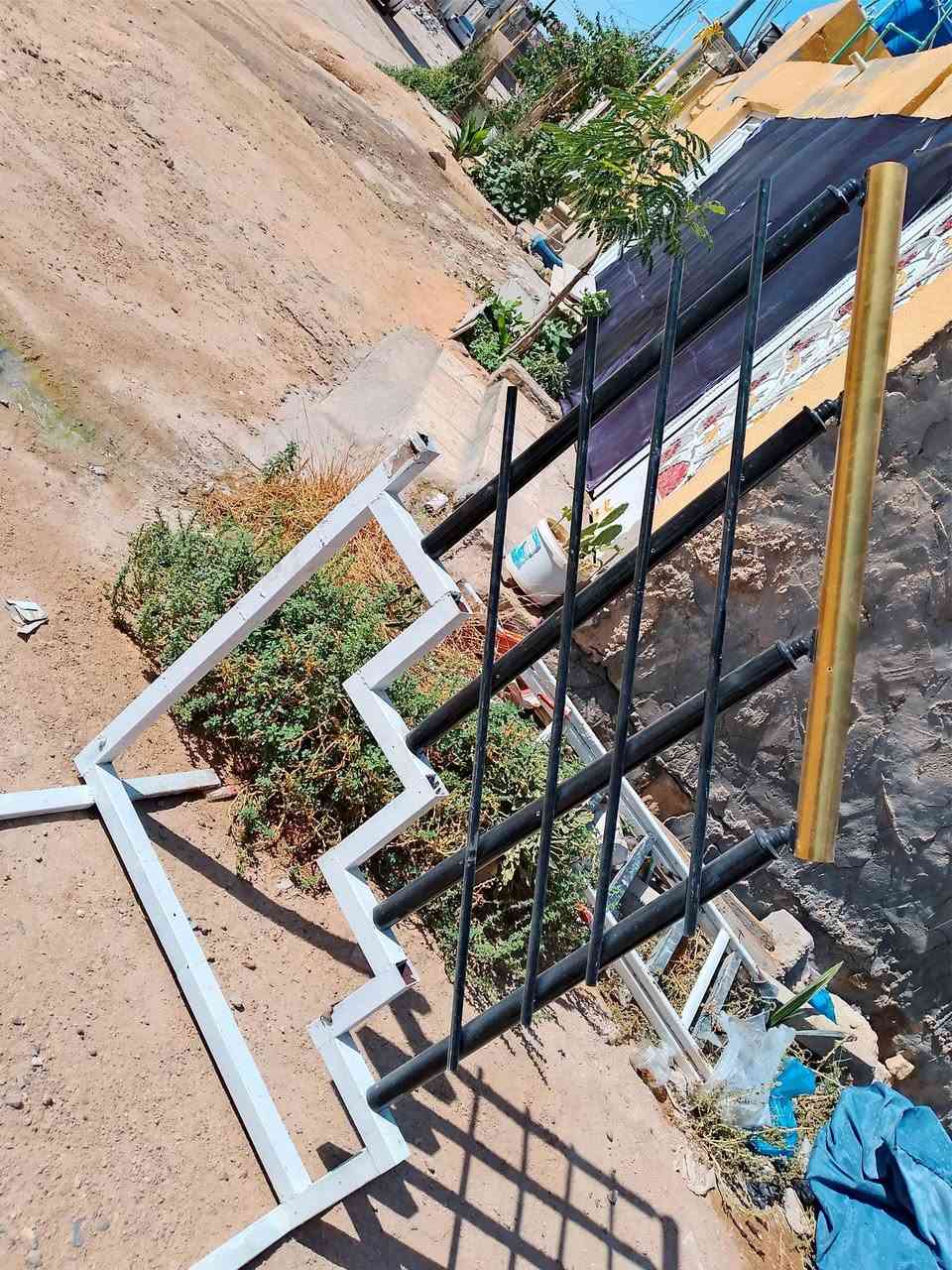 سلام عليكم لبيع نماذج محجر  واحد كامل و2 فقط بايات حديد سعر كلهن 70
***********
