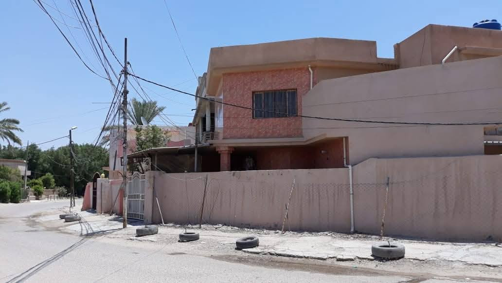 دار للبيع استثماري في حي الخسروية مساحته ٨٥٦ م٢ مقابل ساحة كراج الصادق..الشراي الاتصال على الرقم ***********
