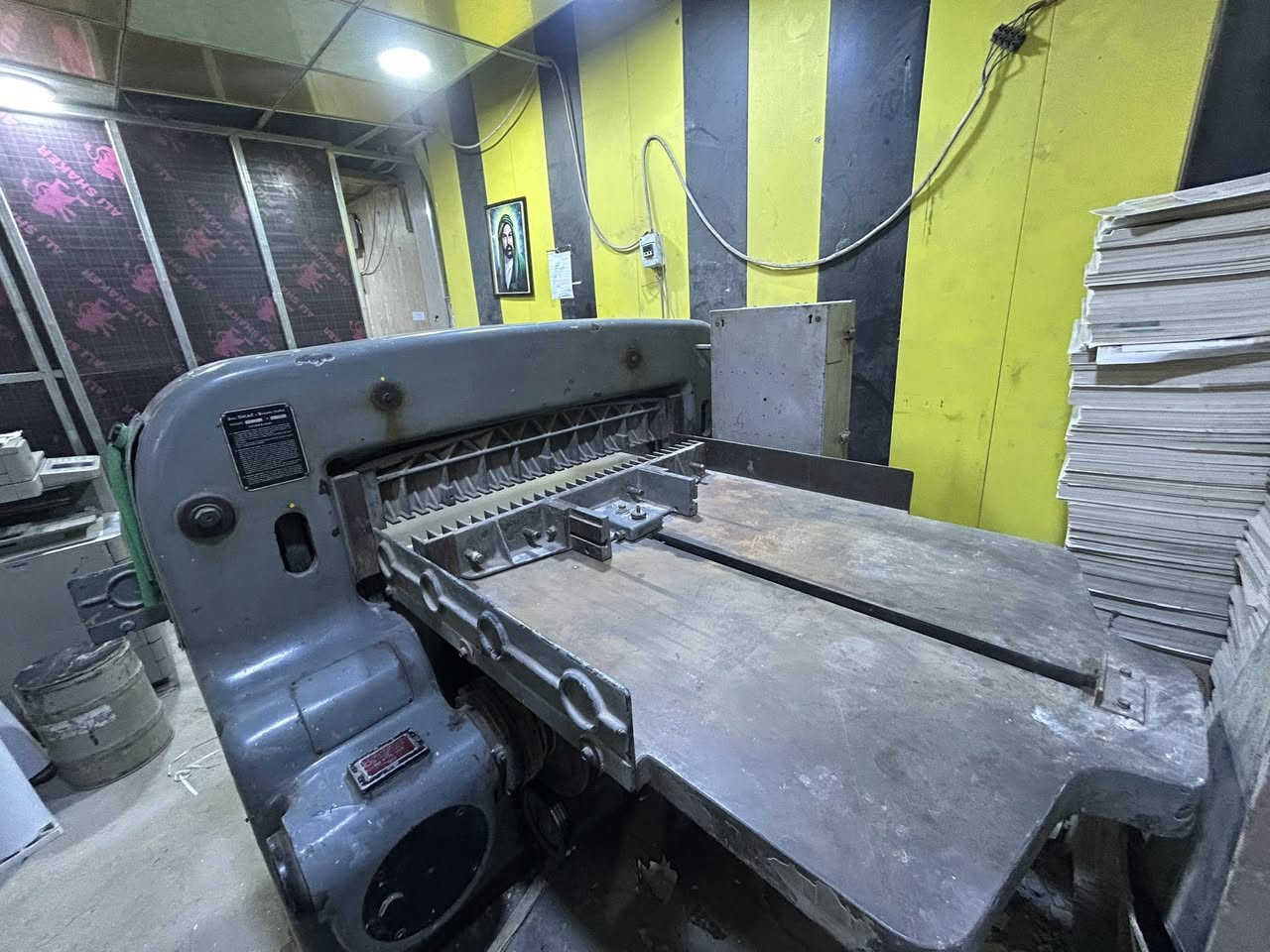 السلام عليكم مقص نو ع اوماك ايطالي قياس 105 سم حساسات شغال
———————————————————————————
ثانياً 

بريس حجم كبير مع قوالب جاهزة سبايرول
———————————————————————————ثالث

جهاز عمل ريكه وتخريم كهربائي

‭٠٧٧٦ ٥٦٧ ٦٥٧٩‬ للتواصل
