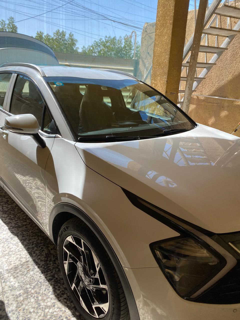 السلام عليكم 
النوع : كيا سبورتج ( خليجي) 
* السياره دوليه ام الضمان 
الموديل : 2024 
الرقم : بغداد ( بأسمي ) 
عداد المسافه :37 الف كيلو 
السياره : كفاله عامه 
المواصفات : 
* المحرك : 2000 دوش 
* بصمة + بصمة ابواب 
* شاشة دجتل 
* تشغيل عن بعد 
* تبريد قطعتين 
* كراسي كهرباء 
* شاحن وايرليست
* سايد بريك بصمه 
* فول تحكم ستيرن 
* 3 انظمه قياده 
* تدفئة كشنات + تدفئة ستيرن 
* شاشة + كاميره + كاربلي 
* اشاير بلمري + المري شفط 
* حساسات اماميه خلفيه 
* LAD نهاري امامي خلفي 
العنوان : بغداد - البياع 
السعر :227  ورقه
للتواصل على الرقم ***********
