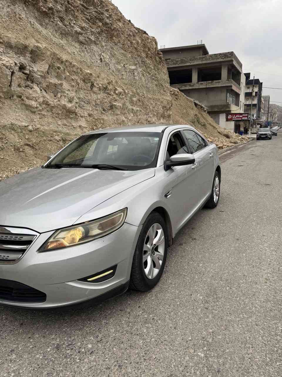 السلام وعليكم
فورد توريس 2011
بيها قطعه صبغ باب الخلف
السياره سعرها 110
عليها 25 ورقه غرامه تنزل من السعر
واذا اكو سياره مراوس حسب القناعه
***********
