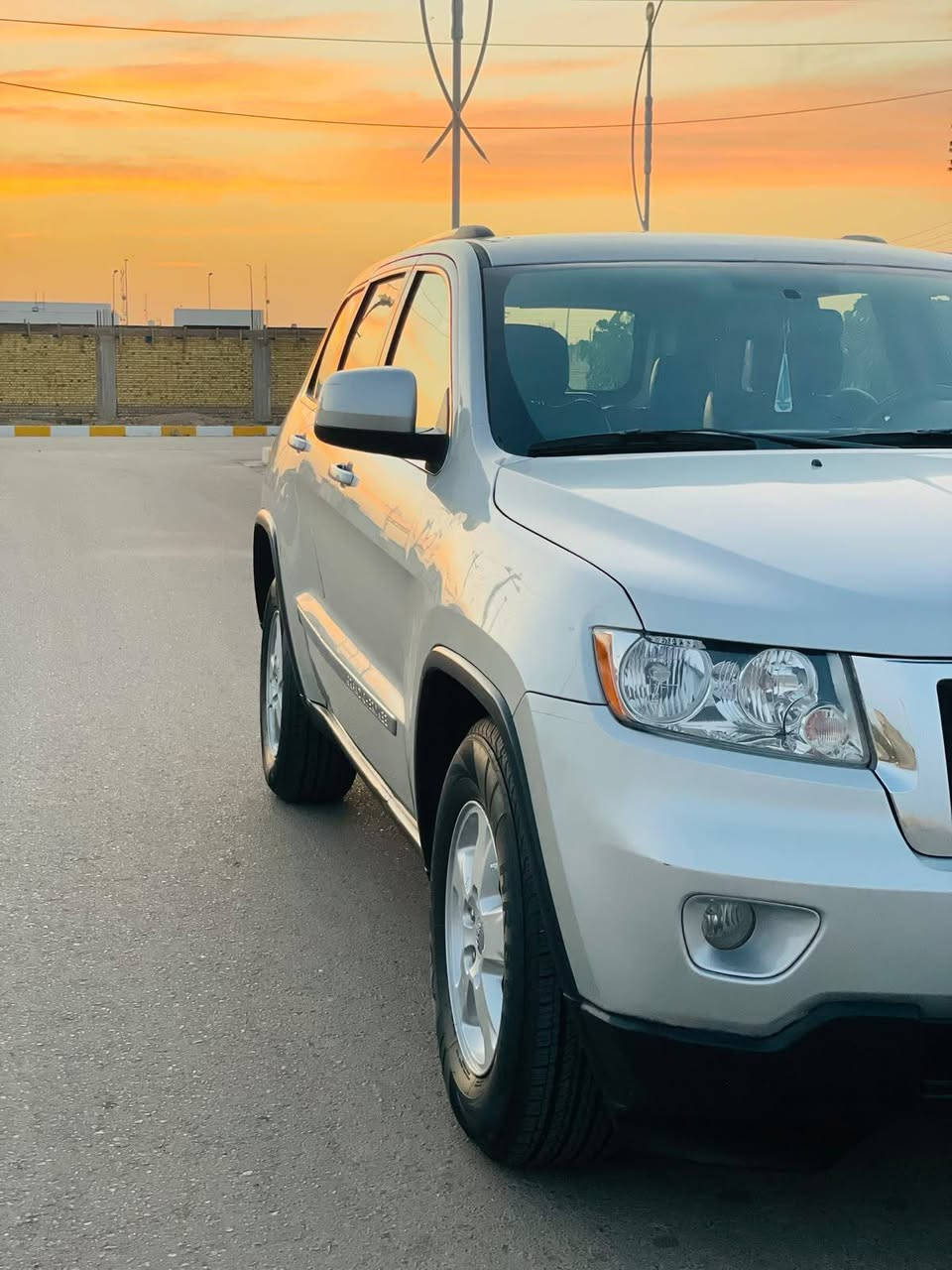 جيب لاريدو مديل السياره ٢٠١٢ مكفوله تقرير باسمي الموصفات محرك ٣٦٠٠ فور ويل السعر ١٦٠ أو بيها مجال للشراي العنوان الناصريه الموحيه رقم الهاتف ***********
