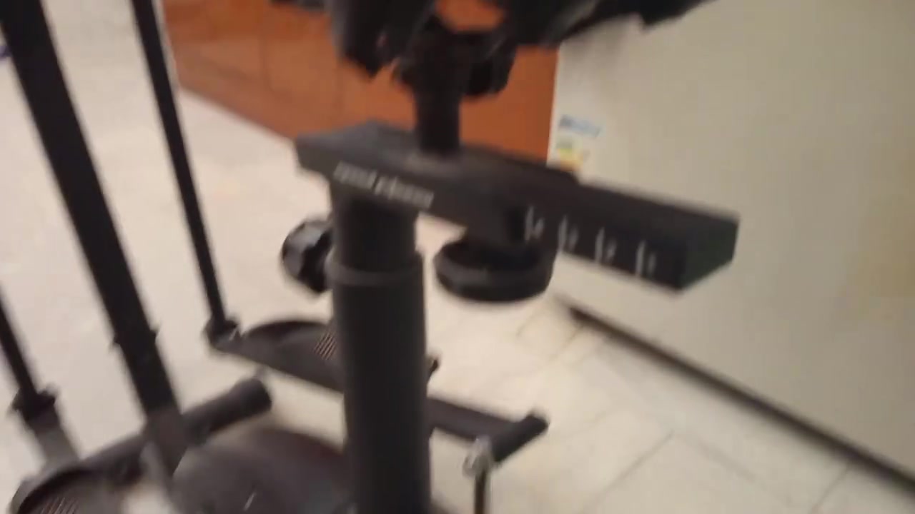 للبيع: جهاز رياضي متكامل 2 في 1 (أوربتراك ودراجة) ماركة Speed Fitness 🚴‍♂️🏃‍♂️

فرصة ممتازة لخسارة الوزن وشد الترهلات والحفاظ على اللياقة داخل البيت بكل سهولة. الجهاز عملي جداً ويوفر تمرين متكامل لجميع عضلات الجسم.

📌 مواصفات ومميزات الجهاز:

1️⃣نظام 2 في 1: يمكن استخدامه كدراجة ثابتة (لوجود المقعد) أو كجهاز مشي بيضوي (Elliptical) لتحريك كامل الجسم.

2️⃣شاشة ديجيتال: لمتابعة أداء تمرينك بالكامل (تعرض الوقت، المسافة، السرعة، ونسبة السعرات الحرارية المحروقة).

3️⃣مقعد مريح: قابل للتحكم والتعديل (ارتفاع وانخفاض) ليناسب طول المستخدم.

4️⃣مقابض مزدوجة: مقابض متحركة لتمرين الجزء العلوي (اليدين والأكتاف)، ومقابض ثابتة للتركيز على الجزء السفلي من الجسم.

5️⃣هيكل متين: من ماركة Speed Fitness المعروفة بتحملها العالي وثباتها أثناء التمرين.

6️⃣حالة الجهاز: مستعمل ونظيف، شغال وما بيه أي نقص أو مشاكل (مثل ما موضح بالصور).

📍 المكان: بابل - الحلة - طهمازية - عامود -97-

📞 للتواصل: *********** أو المراسلة على الخاص او على الواتس اب.

@الكل @الجميع
#للبيع #بايسكل #رياضة #رياضه #رياضي #بايسكل_رياضي #سعرات_حرارية #دهون #تمرين #تمارين #صحة #صحه #ارخص_من_السوك #مجاني #توصيل
#شركة #شركه #بابل #حلة #العراق #عراق #العراقي #عراقي #جديد #مستخدم #مستعمل
